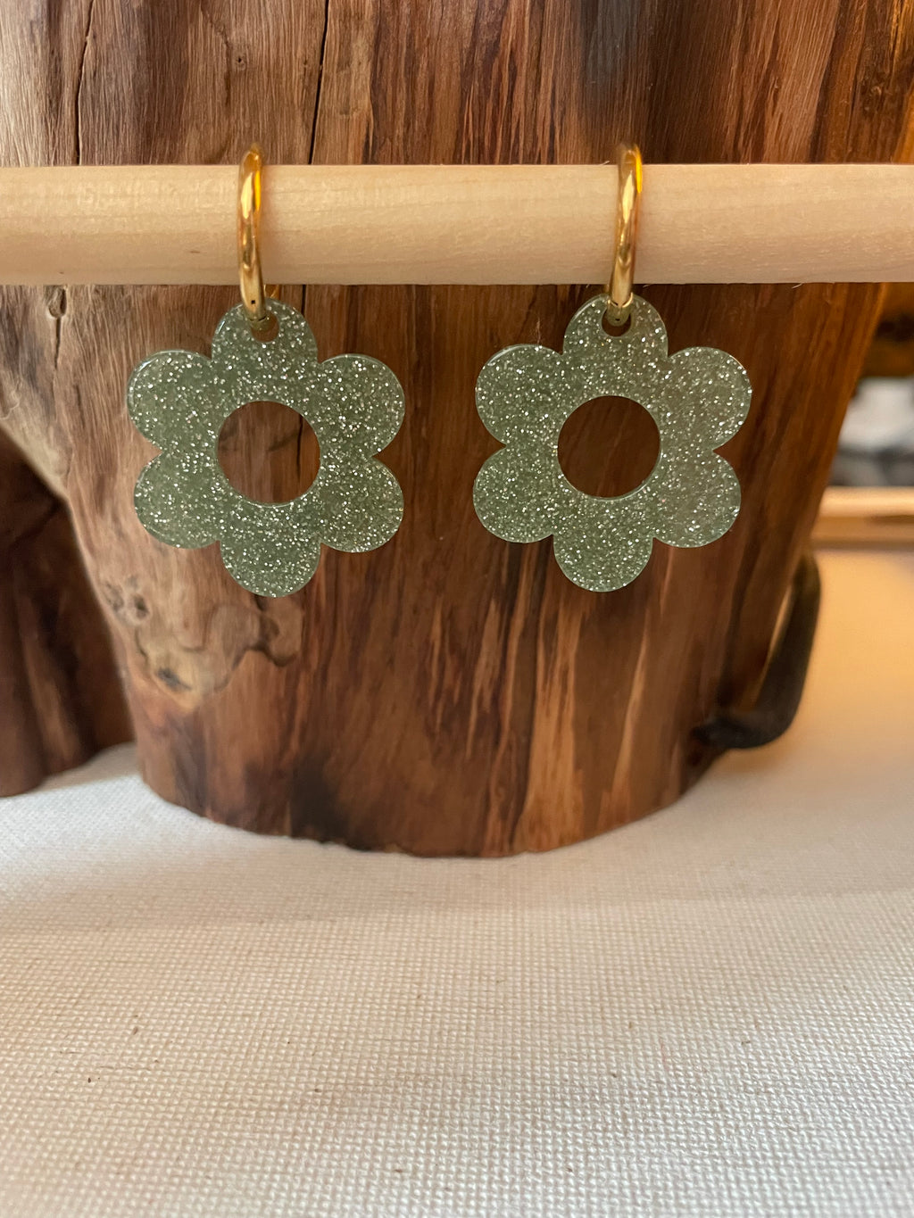 🌼 Créoles Fleur Verte à Paillettes ✨