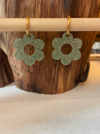 🌼 Créoles Fleur Verte à Paillettes ✨