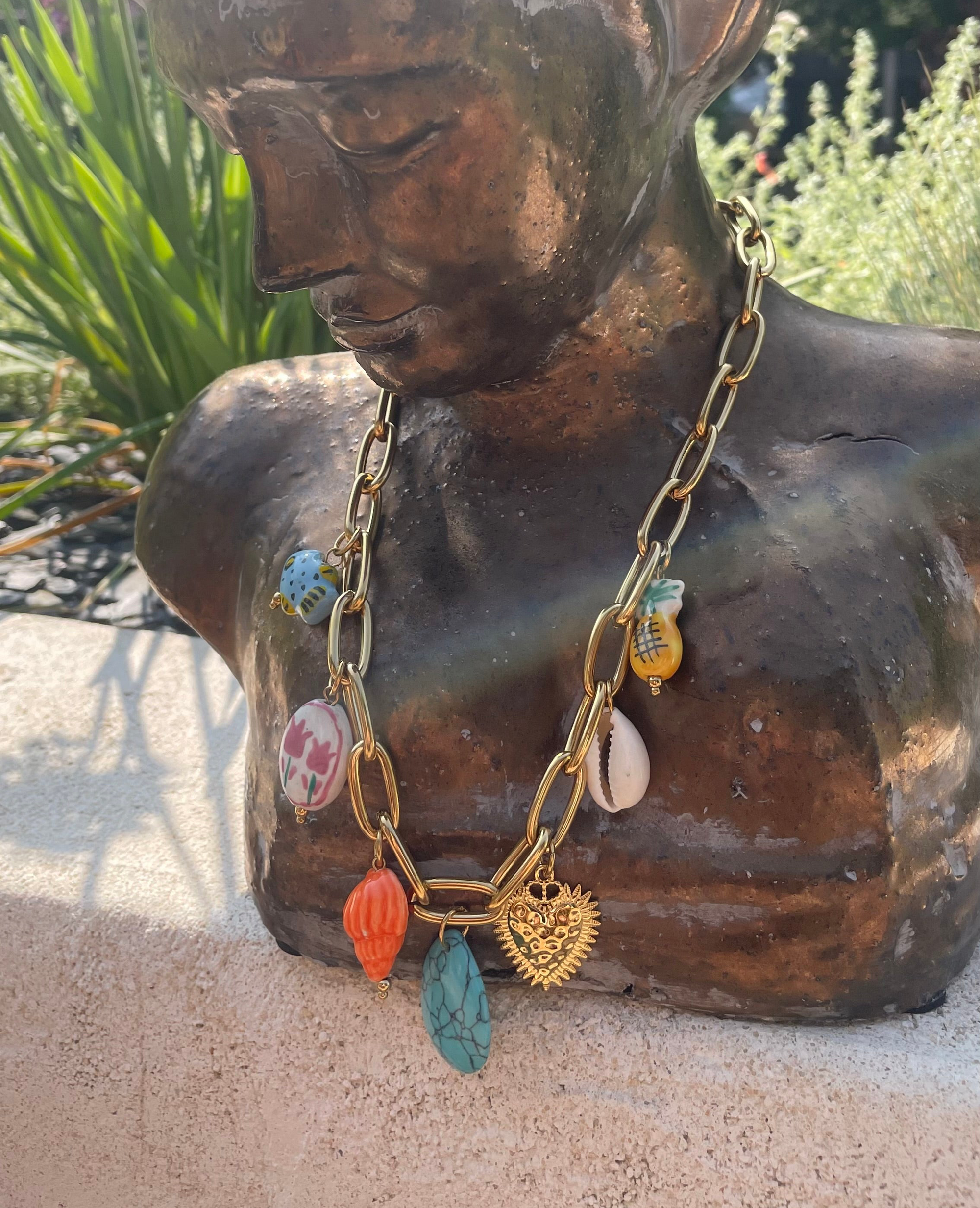 ✨ Collier chaîne dorée à charms colorés