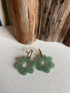 🌼 Créoles Fleur Verte à Paillettes ✨
