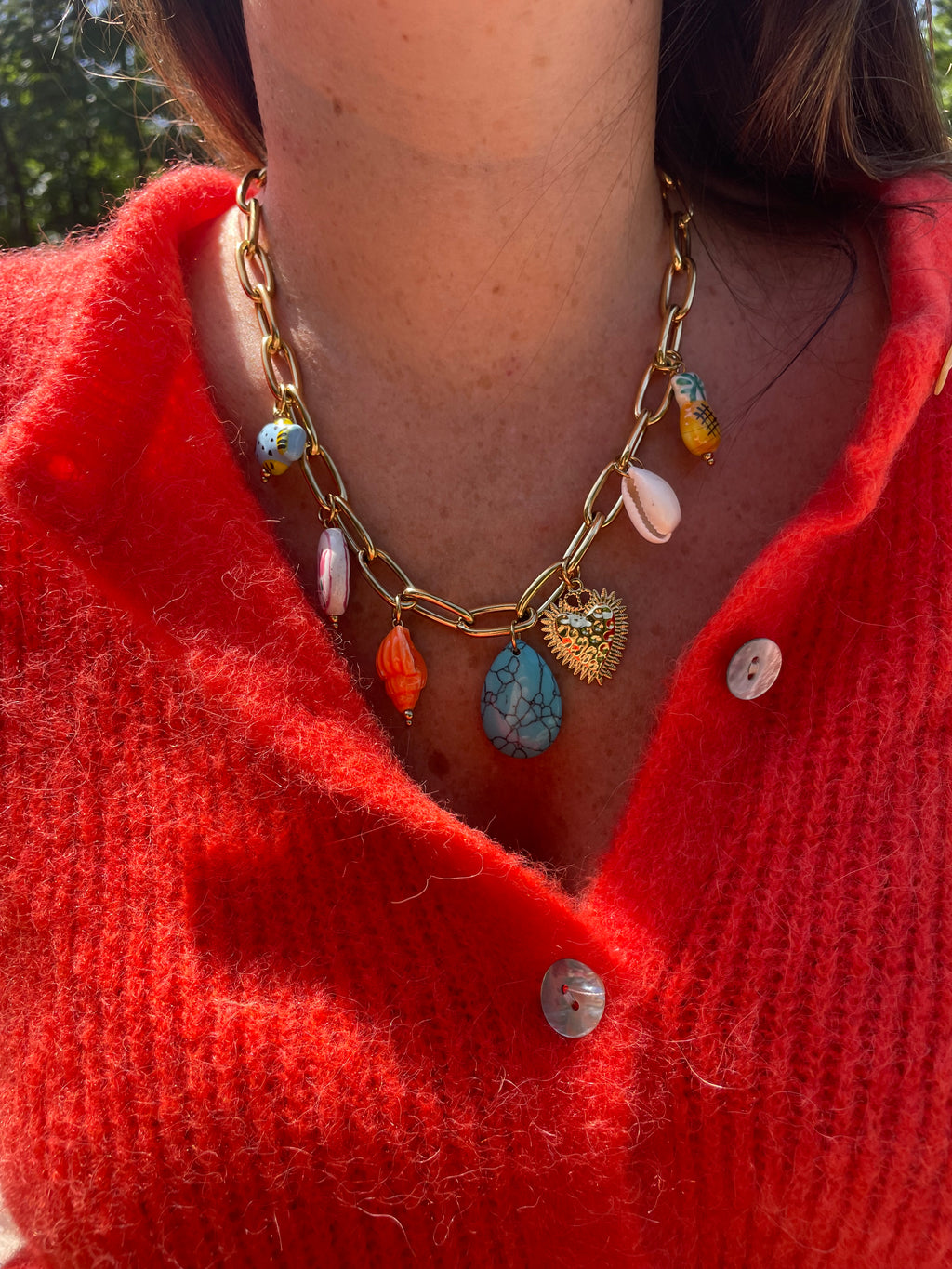 ✨ Collier chaîne dorée à charms colorés