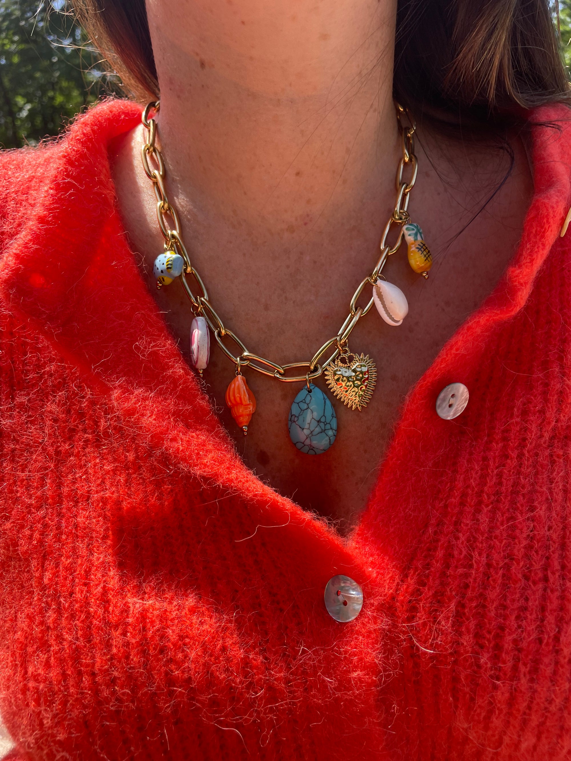 ✨ Collier chaîne dorée à charms colorés