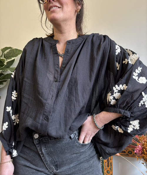 Blouse - Noire brodée